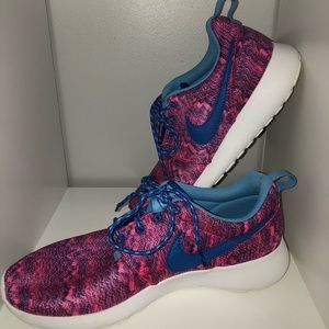Women’s Nike Roshes